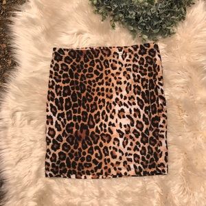 FOREVER 21 LEOPARD STRETCH MINI SKIRT SIZE SMALL
